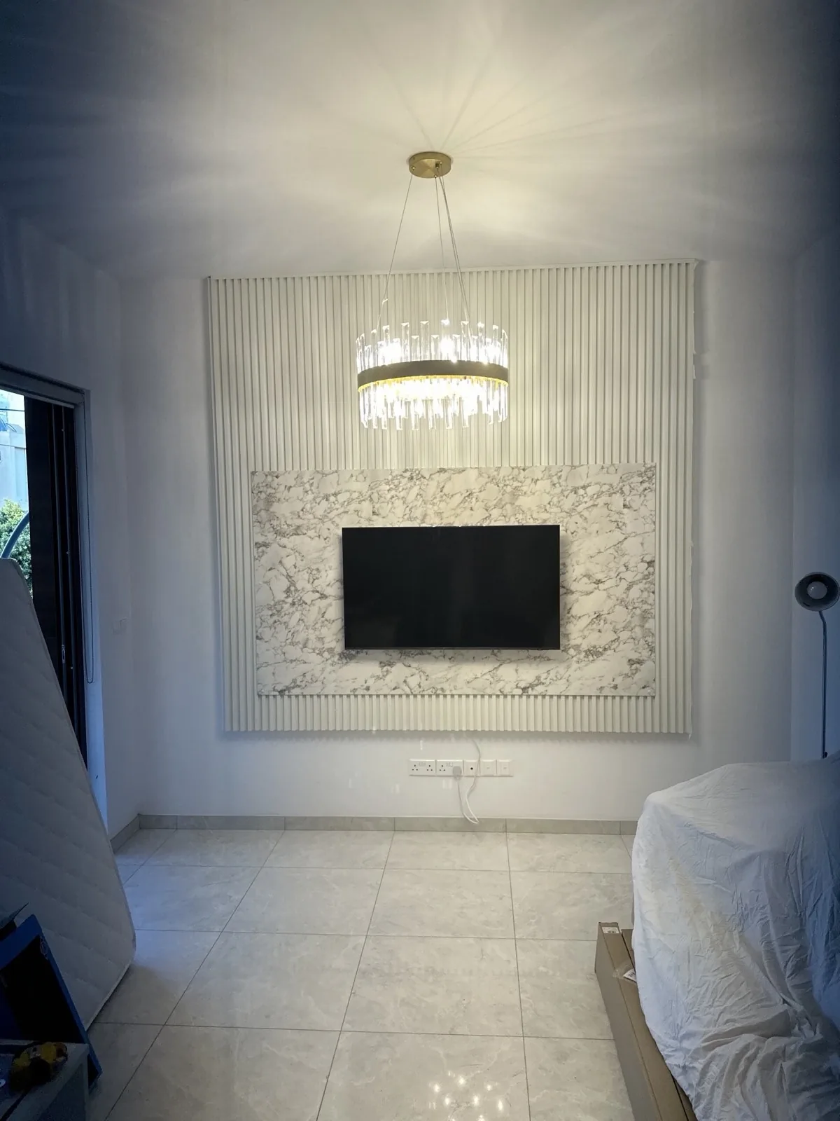Integrated feature wall
